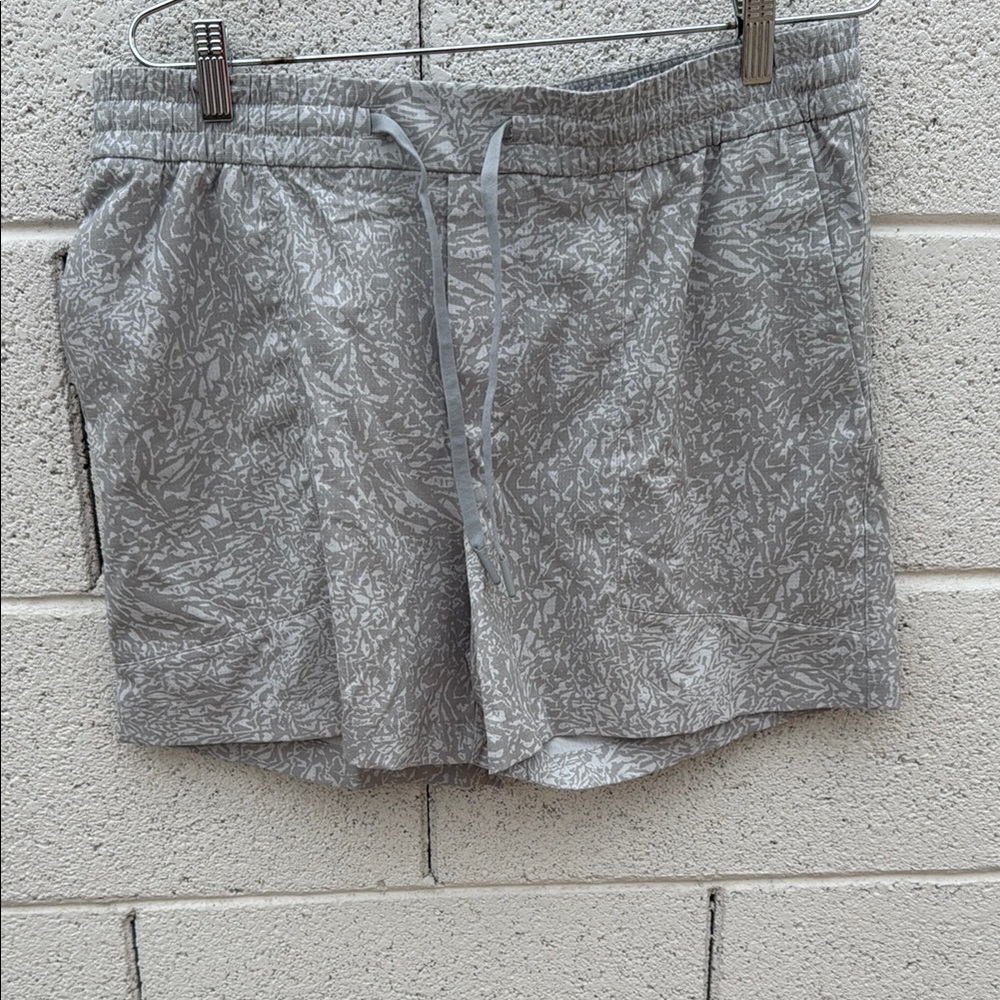 Men's Lululemon casual  Shorts LG